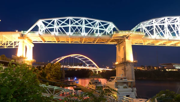 Ponti notturni Cumberland River Nashville Tennessee — Foto Stock