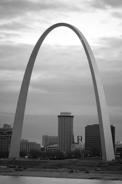 Porte d'entrée du monument ouest de l'Arc Saint-Louis du Missouri — Photo