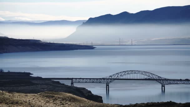 Luftaufnahme Columbia River Wanapum Lake Highway Crossing Vantage Washington — Stockvideo