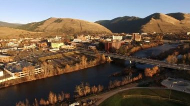 Missoula Montana Şehir şehir manzarası Clark çatal Nehri üzerinde