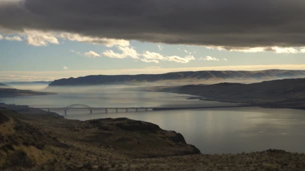 Αεροφωτογραφία Columbia River Αυτοκινητόδρομο Γέφυρα Wanapum Vantage Λίμνη Ουάσιγκτον — Αρχείο Βίντεο