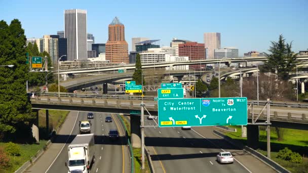 Tráfico Múltiples Carriles Intercambio Carreteras Interestatales Portland Oregon — Vídeo de stock