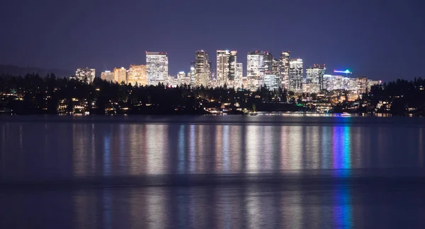 Reflejo de luz Agua Bellevue Washington Downtown City Skyline — Foto de Stock