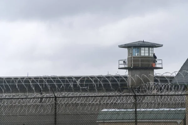 Torre de guarda Barbed Wire Fence Boundary Federal Prison — Fotografia de Stock