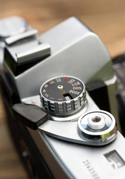 老式手动对焦 35 毫米单镜反光相机风杠杆取景器 — 图库照片