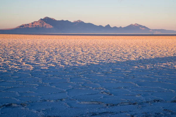 Bonneville Salt Flats Graham pico Sunset Mountain Range — Fotografia de Stock