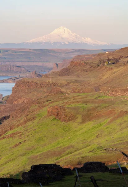 Columbia River Valley Kanyon Ridge Mount Hood Cascade aralığı