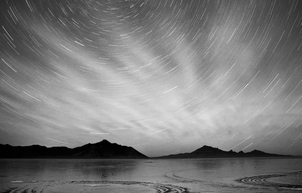 Bonneville Salt Flats Graham piek Night Sky gebergte — Stockfoto