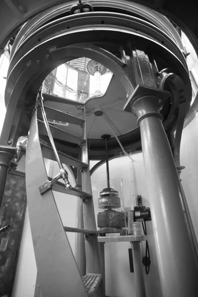 Metalen trap trappenhuis nautische infrastructuur interieur vuurtoren — Stockfoto