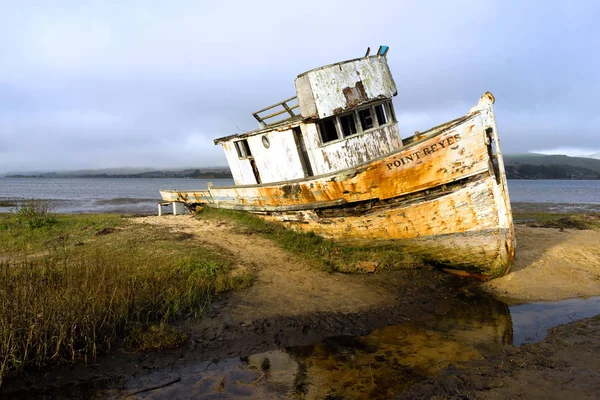 Verlassenes Schiff verrottendes Boot Punkt reyes Küste Kalifornien — Stockfoto