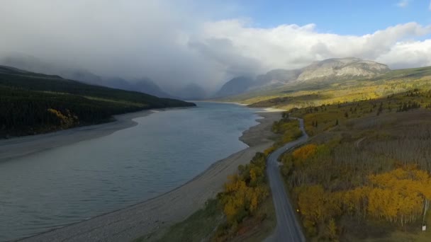 Storm Bryggning Sjön Sherburne Norra Entrén Glacier National Park — Stockvideo