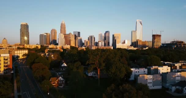 Voando Para Cima Elevando Downtown City Skyline Charlotte Carolina Norte — Vídeo de Stock