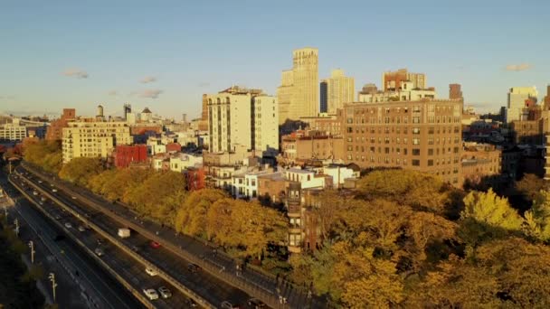 Vista Aérea Sobre Brooklyn Nueva York Manhattan Fondo — Vídeo de stock