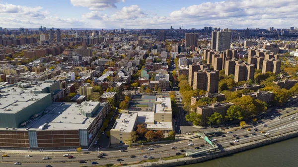 Jasny Słoneczny Dzień nad Budynkami Urzędu Mieszkalnictwa w Harlemie Nowy Jork — Zdjęcie stockowe