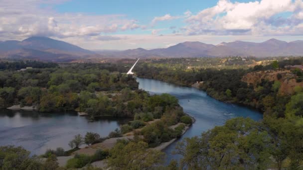 Aerial View Sacramento River Redding California Bully Choop Mountain — Stock Video