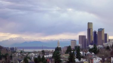 Hava 4k Seattle Skyline ve Puget Sound