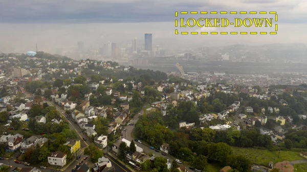 Uno Spesso Strato Nebbia Ancora Non Bruciato Sopra Centro Pittsburgh — Foto Stock