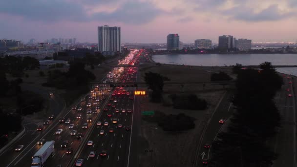 Tráfico Horas Punta Respalda Carretera Costera Emeryville California — Vídeo de stock