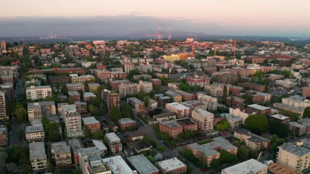 2019 Salgını Sırasında Seattle Yukarısında Boş Bir Caddeyi Gösteren Statik — Stok video