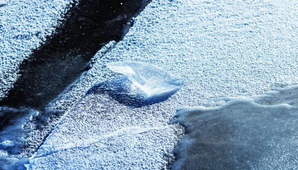 Ice on water — Stock Photo, Image