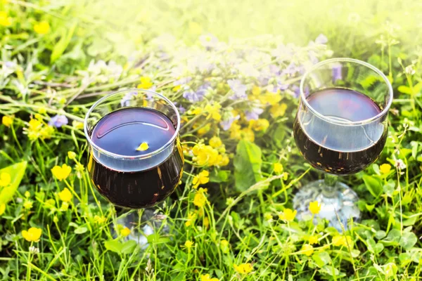 Two glasses with red wine — Stock Photo, Image
