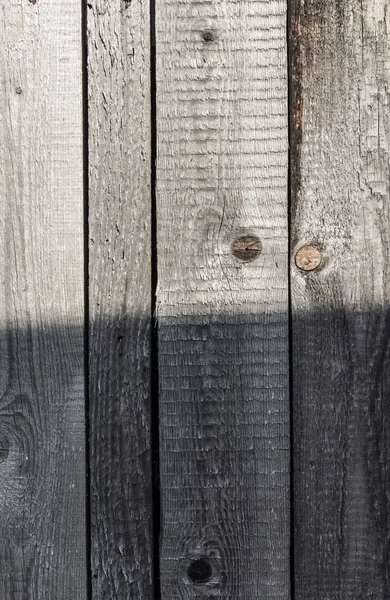 Güneşin altında gri tahta çit — Stok fotoğraf