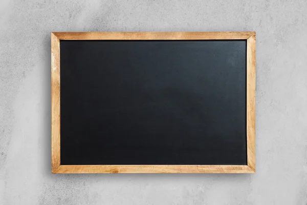 Schultafel, Tafel an einer Grunge-Betonwand — Stockfoto