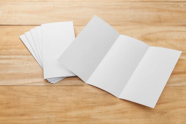 Papel de brochura em branco — Fotografia de Stock