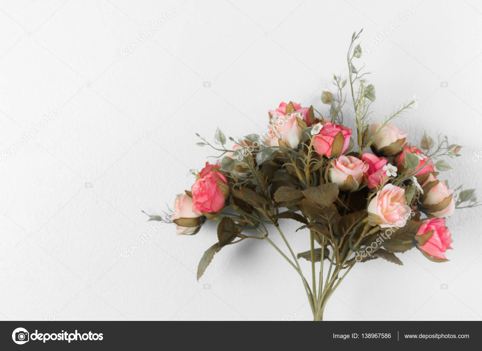Magnifique Bouquet De Roses Fleurs Artificielles Sur Mur