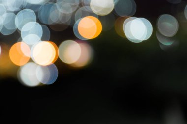 Beyaz ve sarı bokeh arka plan.