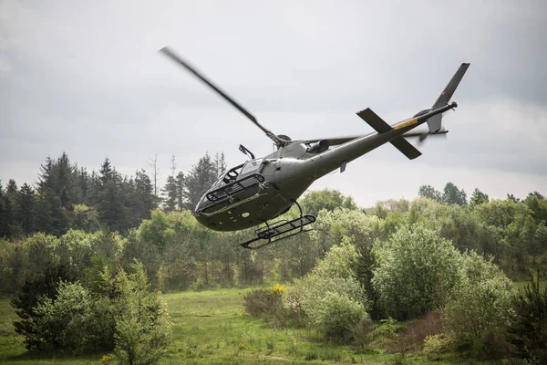 Airforce Helikoptern Flyger Lågt — Stockfoto