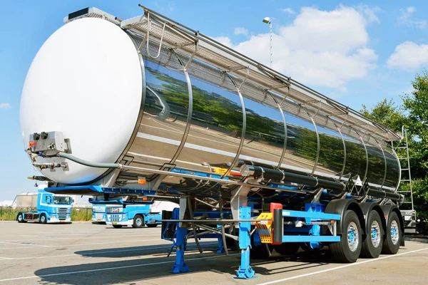 Tank truck for fuel transportation — Stock Photo, Image