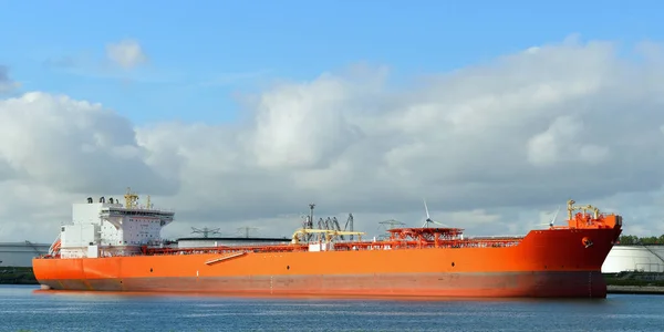 Ropný tanker v přístavu v Rotterdamu Stock Fotografie