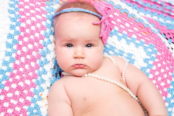 Portret van schattig leuk pasgeboren babymeisje — Stockfoto