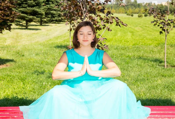 Beautiful pregnant woman meditating on with big belly — Stock Photo, Image