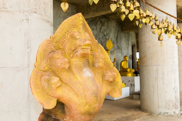 Hagyomány ázsiai harangok buddhizmus templomban Phuket sziget, Thaiföld. Híres nagy Buddha szeretnék harangok — Stock Fotó