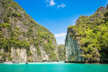 Tropik ada Phi Phi, Krabi il, Tayland. Andaman Denizi'nde dünyanın en güzel adalar milyonlarca turist çeken