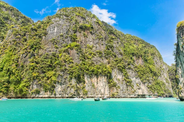 Τροπικό νησί Phi-Phi, Κράμπι, Ταϊλάνδη. Αρχιπέλαγος στην θάλασσα Andaman, το πιο όμορφο στον κόσμο, προσελκύει εκατομμύρια τουρίστες — Φωτογραφία Αρχείου