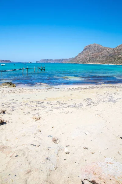 Balos 海滩。从 gramvousa 岛，克里特岛 greece.magical 绿松石水域、 泻湖中的纯白色沙滩查看. — 图库照片