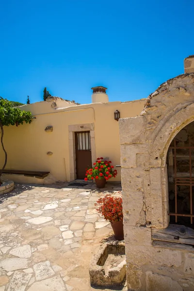 Yunanistan'ın Girit Adası'nda messara Vadisi'nde Manastırı (friary). messara - Girit en büyük düz olduğunu Stok Fotoğraf