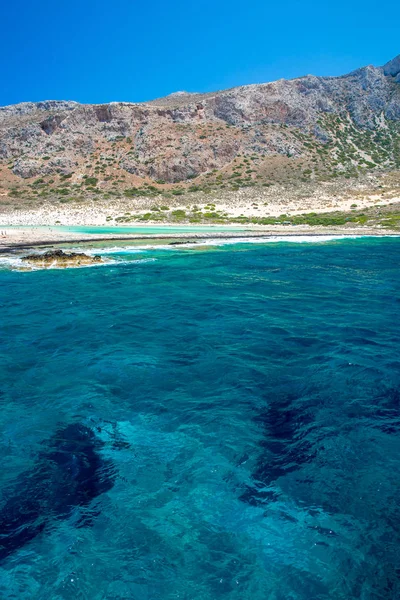 Balos 海滩。从 gramvousa 岛，克里特岛 greece.magical 绿松石水域、 泻湖中的纯白色沙滩查看. — 图库照片