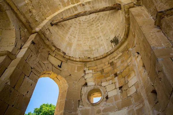 Klášter (klášter) v údolí messara na ostrově Kréta v Řecku. Messara - je největší na Krétě — Stock fotografie