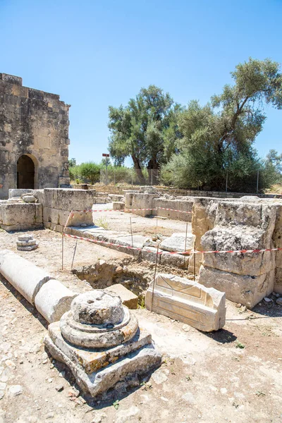 Mosteiro (friário) no Vale de Messara na ilha de Creta, na Grécia. Messara - é a maior planície em Creta — Fotografia de Stock