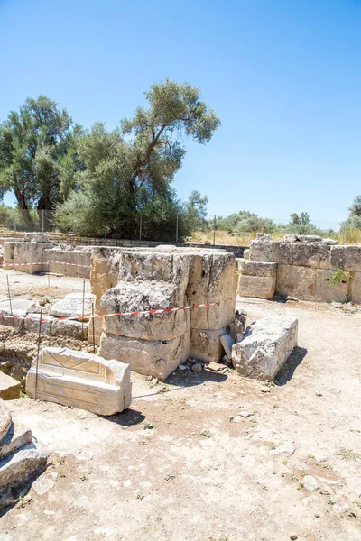 Mosteiro (friário) no Vale de Messara na ilha de Creta, na Grécia. Messara - é a maior planície em Creta — Fotografia de Stock