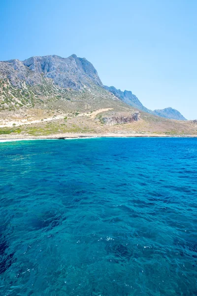 Playa Balos. Vista desde la isla Gramvousa, Creta en Grecia.Aguas turquesas mágicas, lagunas, playas de arena blanca pura . —  Fotos de Stock