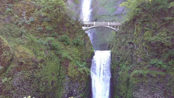 Vergezichten en watervallen in de columbia river gorge — Stockfoto