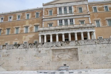 Yunan Parlamentosu'nda gardiyanların chaning