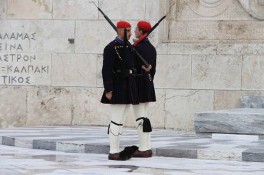Yunan Parlamentosu'nda korumaların değiştirilmesi