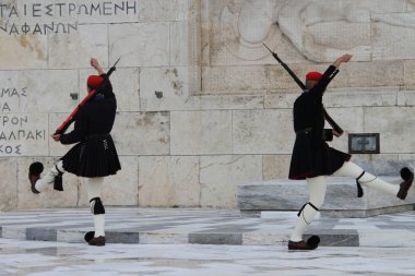 Yunan Parlamentosu'nda korumaların değiştirilmesi