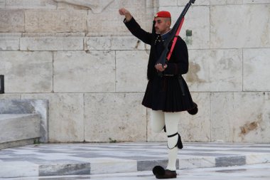 Yunan Parlamentosu'nda korumaların değiştirilmesi